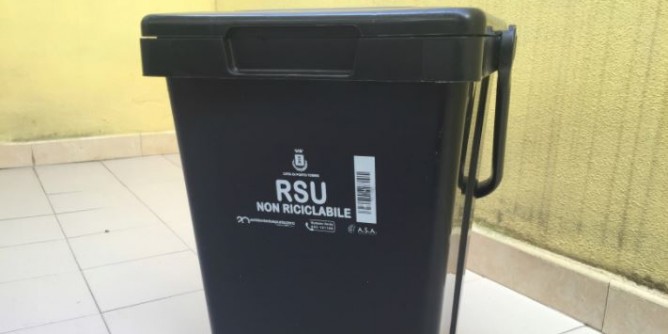 Rifiuti a Porto Torres: secco nei nuovi mastelli