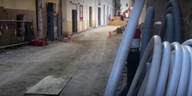 Fogne ostruite, chiusa via Cavour