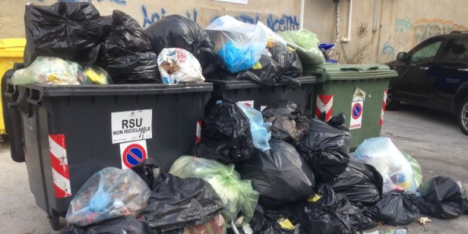 Rifiuti irregolari: più <i>tolleranza</i> nelle isole ecologiche