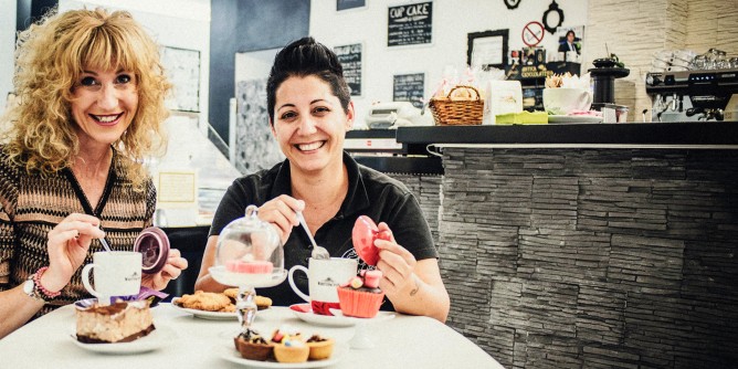 Ad Alghero <i>Cake</i> cafè con l´artista