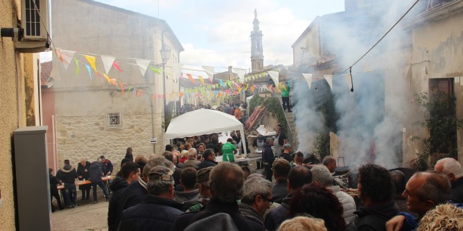 Santa Cadrina: pienone a Mores