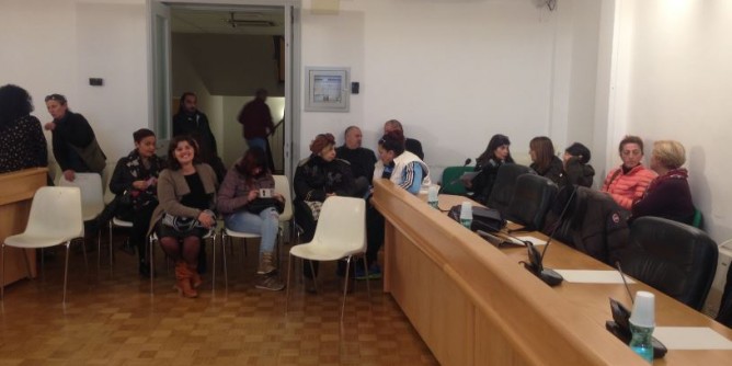 Contributi per autistici in ritardo: protesta delle mamme