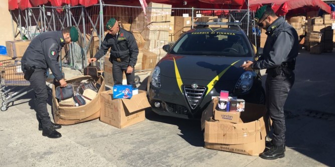 Cagliari: maxisequestro di merce contraffatta