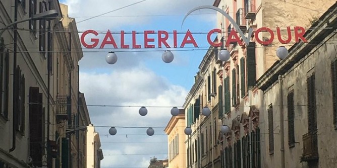 A Sassari, un luminoso cielo di bolle galleggianti