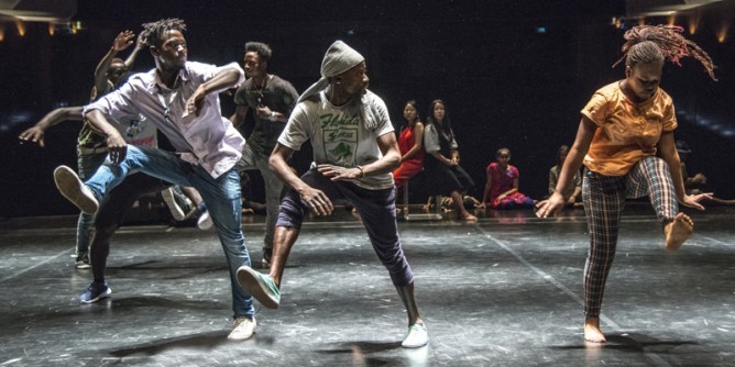 Tutto sullo <i>Sprar</i>: teatro a Sassari