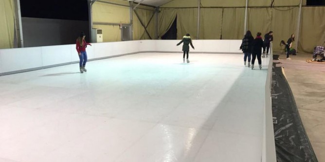 A Tortol la pista di pattinaggio sul ghiaccio