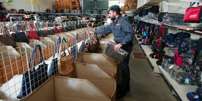 Pelletteria contraffatta: sequestro ad Elmas