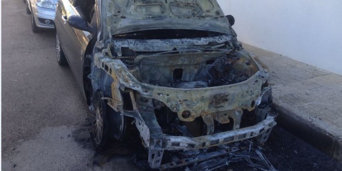 Porto Torres: <i>Lancia</i> in fiamme: escalation fuori controllo