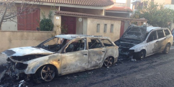 Tre auto in 2 giorni: incubo piromani a Porto Torres