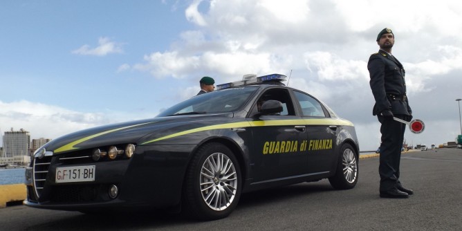 Porto Torres: in auto 12 chili di hashish