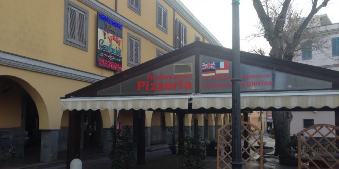 Porto Torres, ladro nella notte. Furto in Pizzeria Piazza Garibaldi