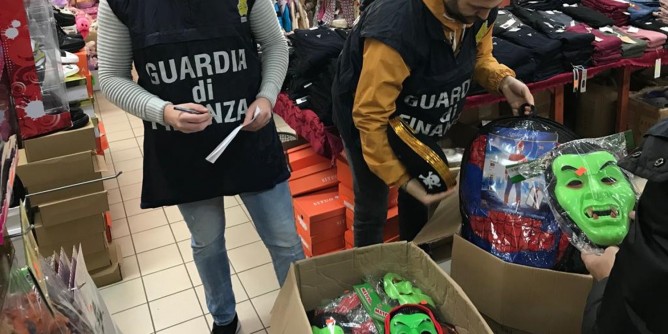 900 articoli sequestrati nel Cagliaritano