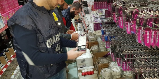 Abusivismo e sicurezza: sequestrati oltre 5mila prodotti