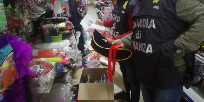 Abusivismo commerciale: maxisequestro nel Cagliaritano