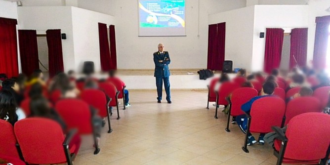 A scuola con la Guardia di finanza