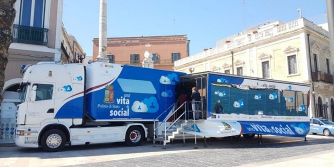 Una vita da <i>social</i>: si riparte