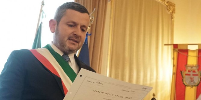 La deputata prenda le distanze