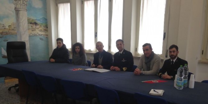 La Capitaneria apre le porte agli studenti del Paglietti
