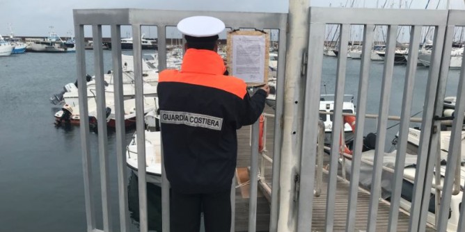 Porto turistico: via le barche dai pontili