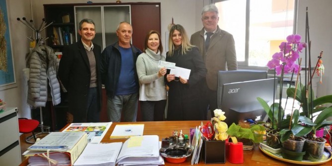 La solidariet fa <i>crescere</i> la scuola