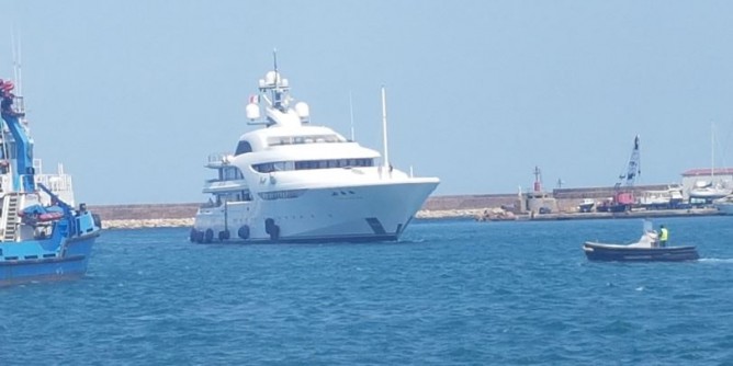 Yacht Graceful di 82 metri ormeggia a Porto Torres