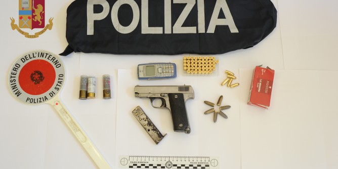 Armi clandestine in casa: arrestato 52enne