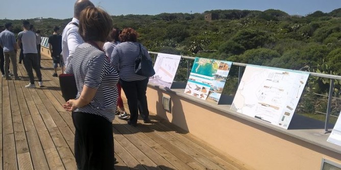 Stintino: un porto che collega paese e mare