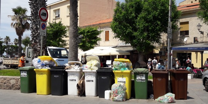 <i>Scoppiano</i> i bidoni di Piazza Sulis