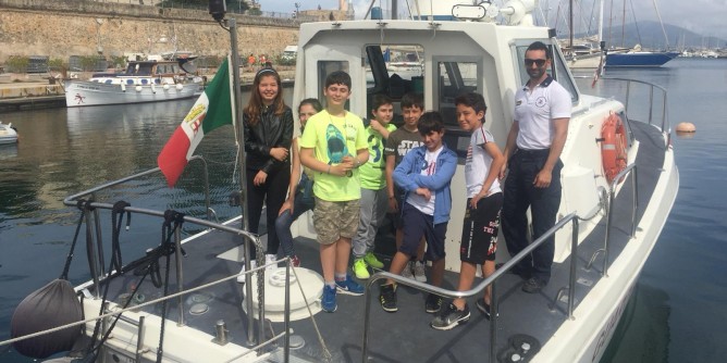 Ad Alghero, la scuola <i>incontra</i> la Guardia costiera
