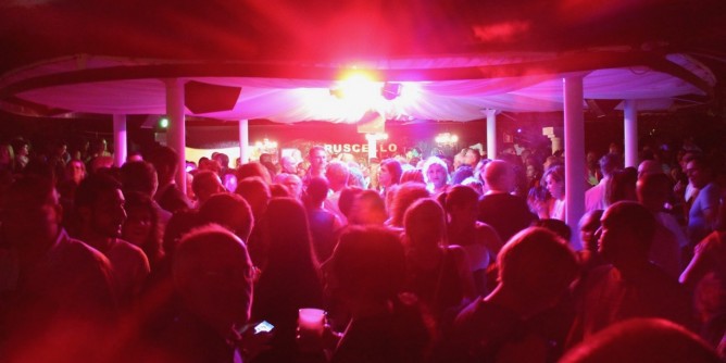 Vertice sull´Alghero <i>by night</i>. «Stop alle discoteche abusive»