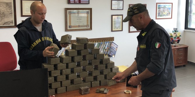Da Torino ad Olbia con 60chili di droga