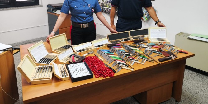 Doppio furto in centro: un arresto e due denunce
