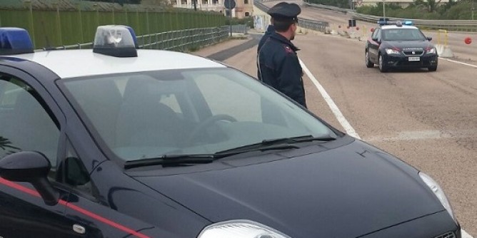 Entra in casa dell´ex dalla finestra: arrestato
