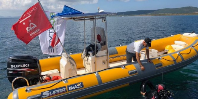 Raccolti un quintale di pneumatici nei fondali dell´Asinara