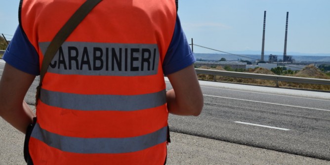 Smonta l'auto sotto sequestro: denunciato