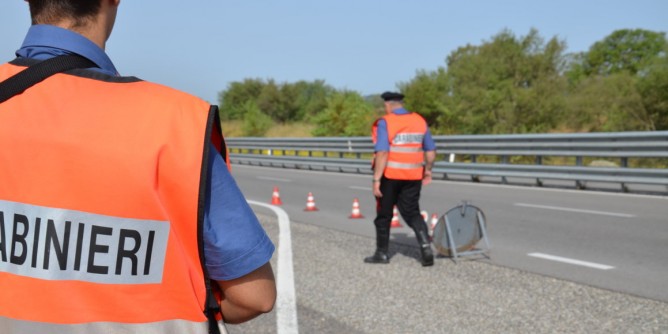 Controlli stradali: patente ritirata ad un 25enne