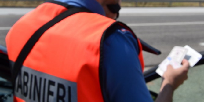 Guida senza patente: 25enne denunciato 