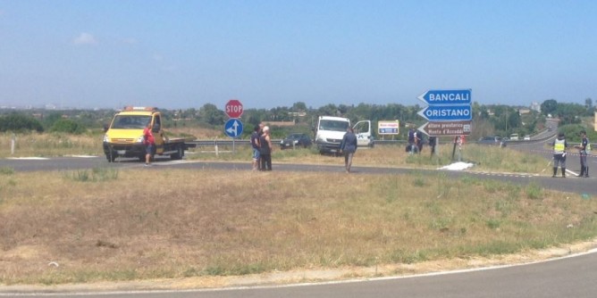 Travolto da un´auto sulla ex 131: anziano perde la vita