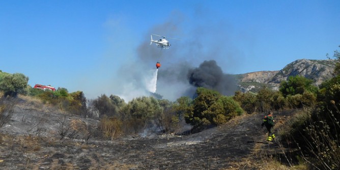 Domati due incendi a Carbonia