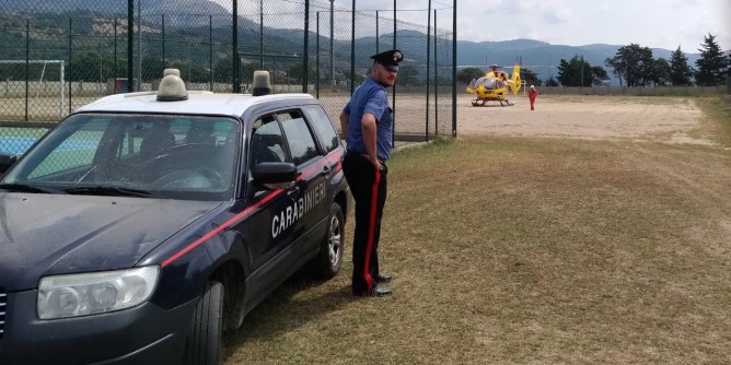 I Carabinieri di Seulo prestano soccorso ad un infortunato