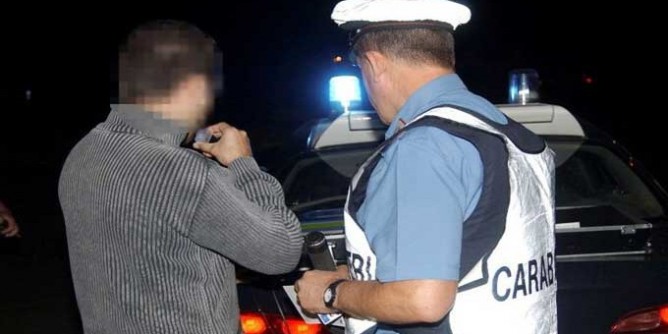Guida in stato di ebrezza: domiciliari a Macomer