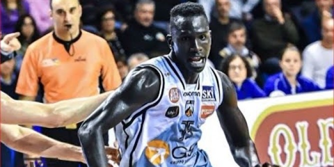 Basket: Ousmane Diop alla Dinamo