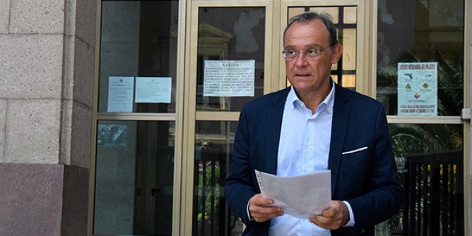 <i>M5S</i>, esposto sul funerale fascista