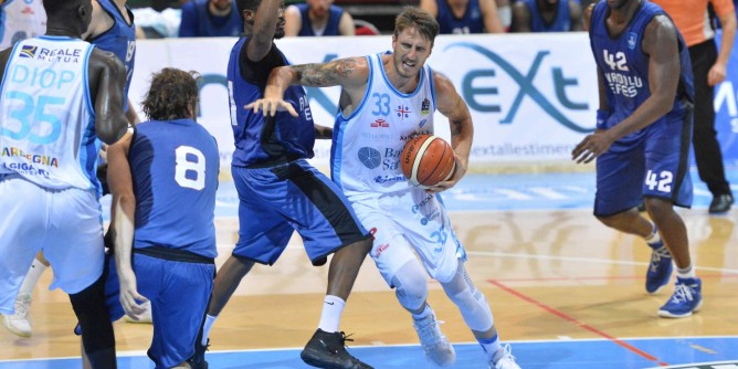 Ad Olbia, Dinamo ko con l´Efes Istanbul