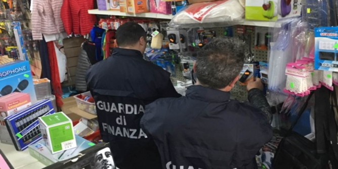 Selargius: sequestrati 400 articoli tessili