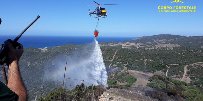 Incendi: squadre al lavoro a Sassari e Guspini