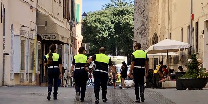 Trenini, auto elettriche, carrozze in area pedonale