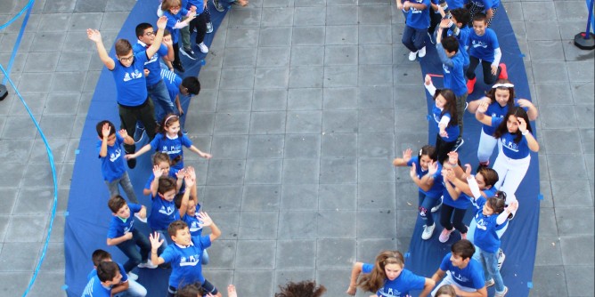Solidarietà ad Alghero: centinaia di bimbi in piazza