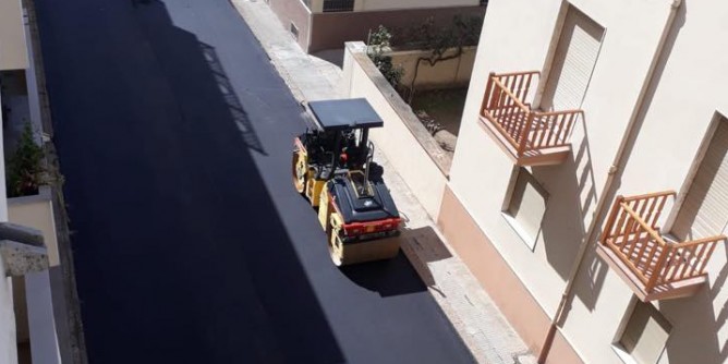 Nuovi asfalti in via <i>Garibaldi</i>: rallentamenti