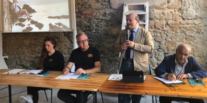LandWorksPlus: <i>in-segnare</i> il paesaggio a Sassari